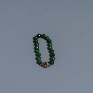 Two Chinese necklaces and a bracelet with spinach green jade beads, 20th C. — photo 2