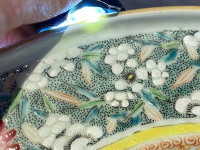 Two Chinese oval famille rose shaving bowls, Yongzheng — 照片 15