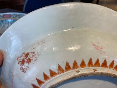 Two Chinese oval famille rose shaving bowls, Yongzheng — 照片 6