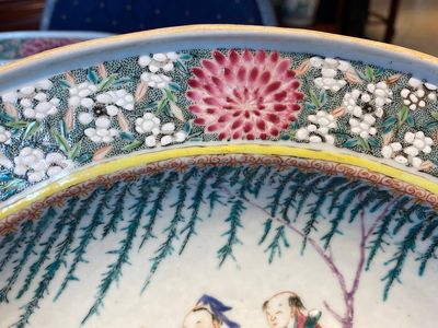 Two Chinese oval famille rose shaving bowls, Yongzheng — 照片 10