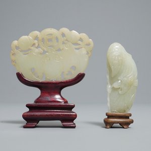 Two Chinese pale celadon jade carvings, Qing — 照片 1