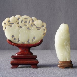 Two Chinese pale celadon jade carvings, Qing — 照片 12