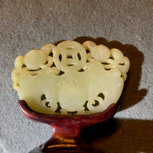 Two Chinese pale celadon jade carvings, Qing — 照片 20