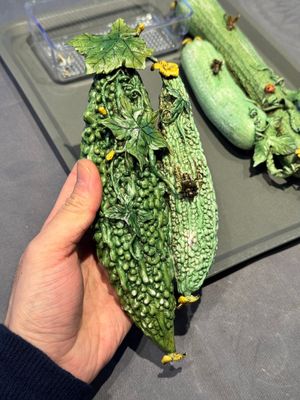 Two Chinese polychrome groups of cucumbers and bitter melons with insects, 19/20th C. — photo 3
