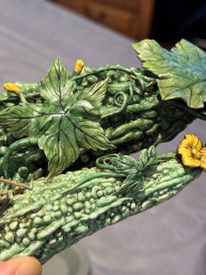 Two Chinese polychrome groups of cucumbers and bitter melons with insects, 19/20th C. — photo 10