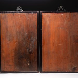 Two Chinese polychrome 'peacock' and 'rooster' plaques with wooden frames, 20th C. — 照片 2