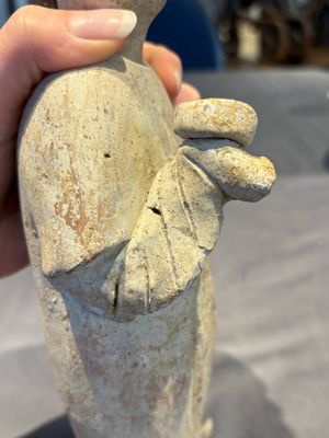 Two Chinese polychrome pottery figures and a female head, Tang — photo 13