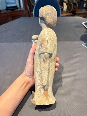 Two Chinese polychrome pottery figures and a female head, Tang — photo 2