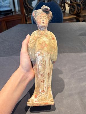 Two Chinese polychrome pottery figures and a female head, Tang — photo 21