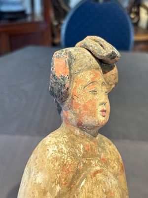 Two Chinese polychrome pottery figures and a female head, Tang — photo 28