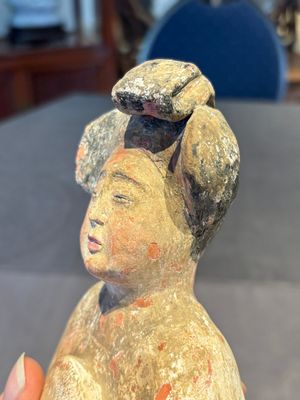 Two Chinese polychrome pottery figures and a female head, Tang — photo 29