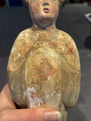 Two Chinese polychrome pottery figures and a female head, Tang — photo 30