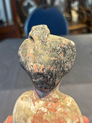 Two Chinese polychrome pottery figures and a female head, Tang — photo 34