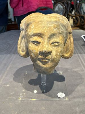 Two Chinese polychrome pottery figures and a female head, Tang — photo 38
