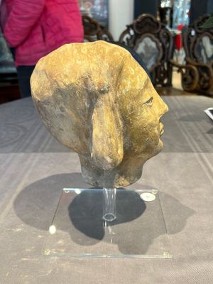 Two Chinese polychrome pottery figures and a female head, Tang — photo 41