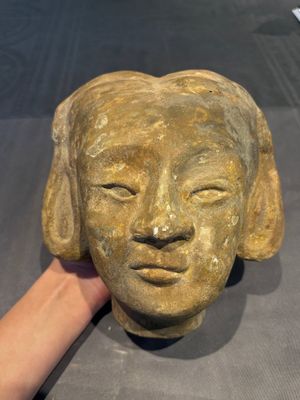 Two Chinese polychrome pottery figures and a female head, Tang — photo 42