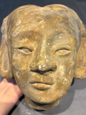 Two Chinese polychrome pottery figures and a female head, Tang — photo 43