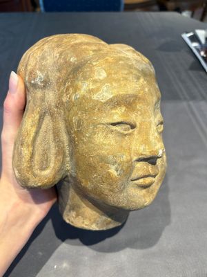 Two Chinese polychrome pottery figures and a female head, Tang — photo 45
