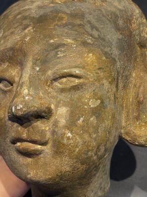 Two Chinese polychrome pottery figures and a female head, Tang — photo 48