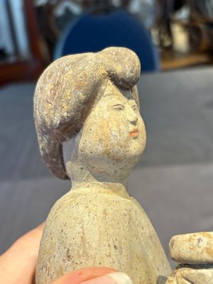 Two Chinese polychrome pottery figures and a female head, Tang — photo 9