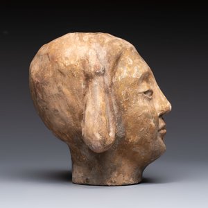 Two Chinese polychrome pottery figures and a female head, Tang — photo 11