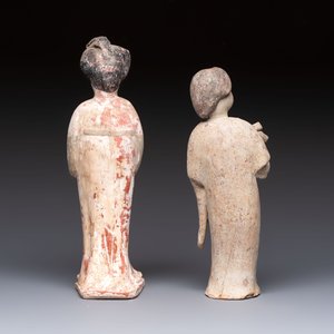Two Chinese polychrome pottery figures and a female head, Tang — photo 4