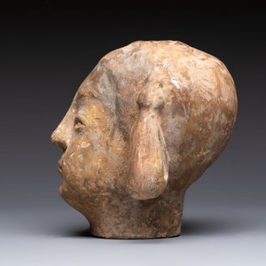 Two Chinese polychrome pottery figures and a female head, Tang — photo 9