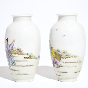 Two Chinese polychrome vases, Qianlong mark, 20th C. — photo 2