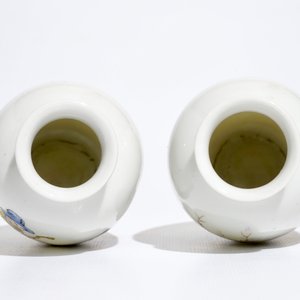 Two Chinese polychrome vases, Qianlong mark, 20th C. — photo 5