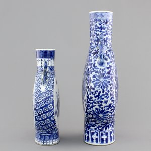 Two Chinese porcelain blue and white moon flasks, 19th C. — photo 3
