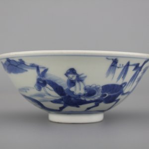 Two Chinese porcelain blue and white plates and three bowls, Kangxi and late Qing dynasty — photo 4