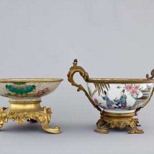 Two Chinese porcelain bowls with gilt bronze mounts, Yongzheng and 19th C. — foto 1