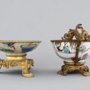 Two Chinese porcelain bowls with gilt bronze mounts, Yongzheng and 19th C. — foto 2