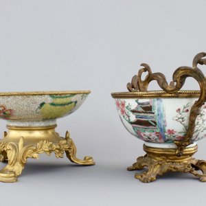 Two Chinese porcelain bowls with gilt bronze mounts, Yongzheng and 19th C. — foto 4