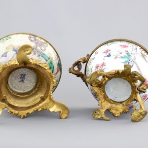 Two Chinese porcelain bowls with gilt bronze mounts, Yongzheng and 19th C. — foto 6