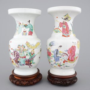 Two Chinese porcelain famille rose vases, probably Yongzheng, 1722-1735 — photo 1