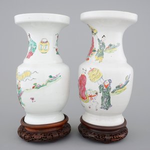 Two Chinese porcelain famille rose vases, probably Yongzheng, 1722-1735 — photo 2