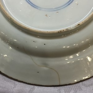 Two Chinese porcelain famille verte plates and a wine cup, Kangxi, 18th C. — photo 4