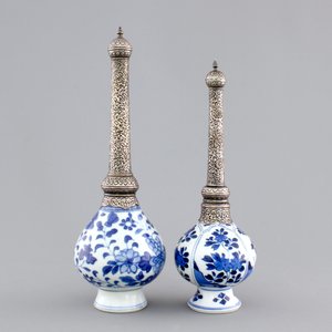Two Chinese porcelain silver-mounted water sprinklers for the Islamic market, Kangxi — photo 1