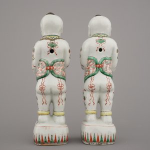 Two Chinese porcelain wucai figures of Hoho brothers, 19th C. — 照片 6