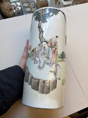 Two Chinese qianjiang cai and grisaille hat stands, signed Gao Hengtai 高恆泰 and Ye Ji 葉吉, one dated 1906, 19/20th C. — 照片 1