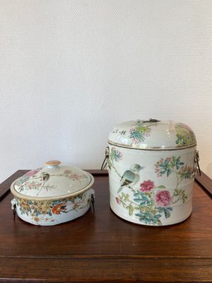 Two Chinese qianjiang cai bowls and covers, Tongzhi mark, 19th C. — 照片 1