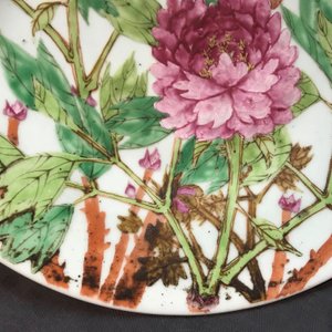Two Chinese qianjiang cai dishes, a hat stand and a square vase, 19/20th C. — photo 12