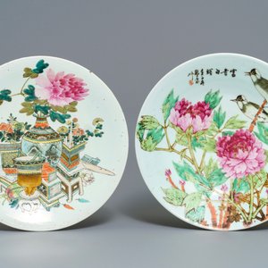 Two Chinese qianjiang cai dishes, a hat stand and a square vase, 19/20th C. — photo 2