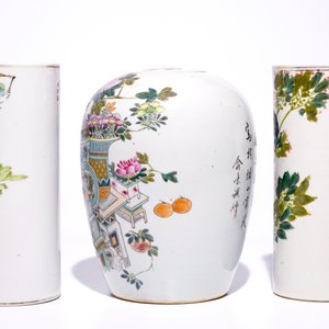 Two Chinese qianjiang cai hat stands and a jar with cover, 19/20th C. — photo 3