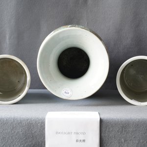 Two Chinese qianjiang cai hat stands and a vase with antiquities, 19/20th C. — photo 9