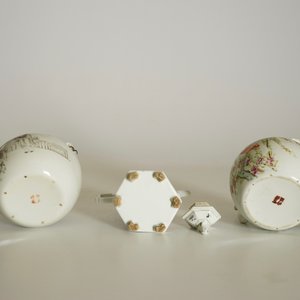 Two Chinese qianjiang cai teapots and a wine jug, 19/20th C. — 照片 13