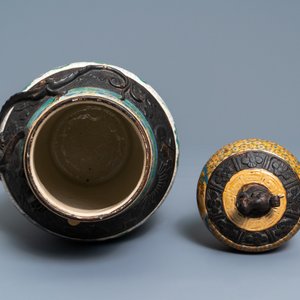 Two Chinese qianjiang cai vases and a famille verte vase, 19/20th C. — 照片 9