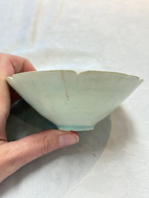 Two Chinese qingbai bowls and a plate, Song — foto 3