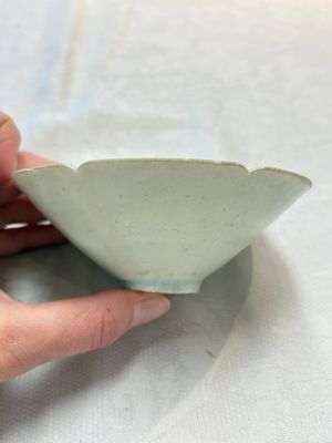 Two Chinese qingbai bowls and a plate, Song — foto 4